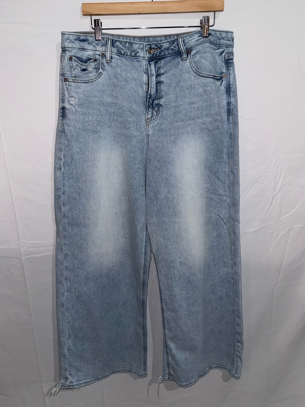 American Eagle Super High Rise Baggy Light Wash Wide Leg Jeans
